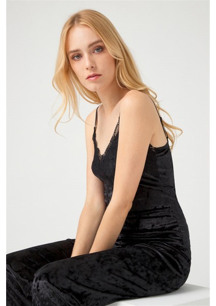 Pudra Dantel Detaylı Kadife Kadın Pijama Takımı modelleri