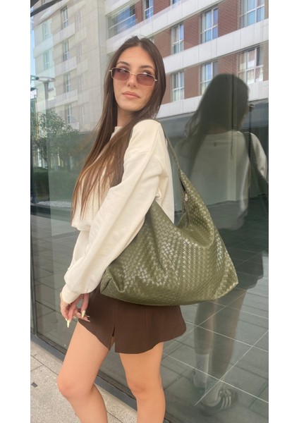 Verona Örgü Dokulu Salaş Görünümlü ve Geniş Hacimli Kadın Omuz Çantası(: Boy 28*en 48*TABAN12 Cm)