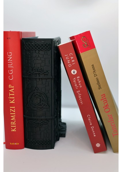 📖 Arcane Tome | Kabartmalı Kadim Kitap – Orta Çağ Tarzı Gotik Peri Ledli Kütüphane Dekoru