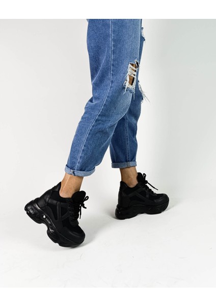 Siyah Renk Içten Gizli Topuk Bağcıklı Kadın Sneakers