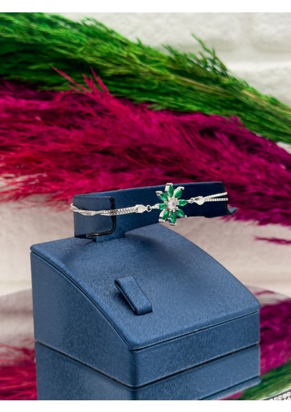 925 Ayar Gümüş Zümrüt Taşlı Lotus Tasarım Trend Kadın Bileklik