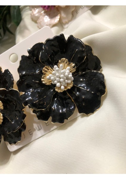Zara Model Büyük Siyah Çiçek Küpe modelleri