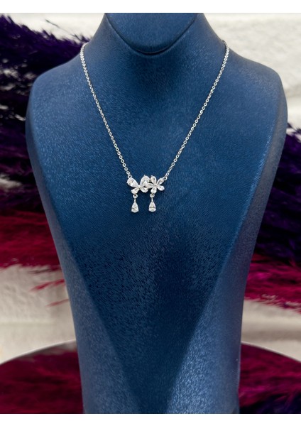 925 Ayar Gümüş Damla Taşlı Lotus Modeli Zarif Kadın Kolye