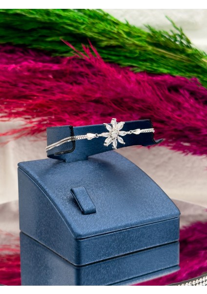 925 Ayar Gümüş Zirkon Taşlı Lotus Modeli Lüks Kadın Bileklik