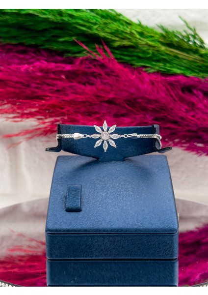 925 Ayar Gümüş Zirkon Taşlı Lotus Modeli Lüks Kadın Bileklik fiyatları