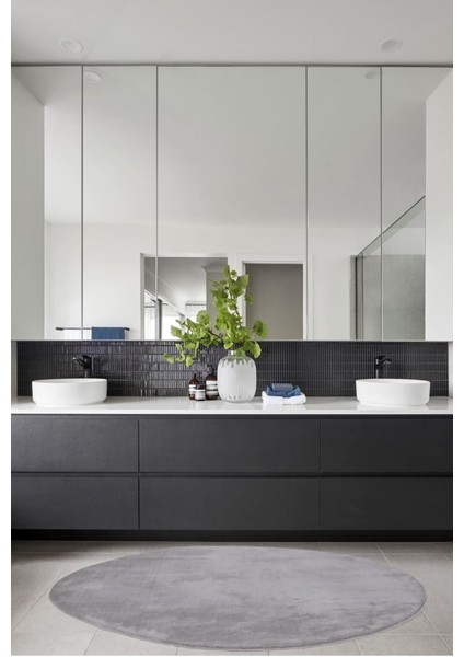 Açık Gri Yuvarlak Overlok Peluş Yumuşacık Yıkanabilir Kaymaz Taban Halı Antre Oturma Odası