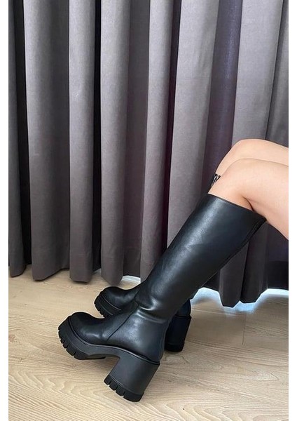 Kadın Lagora Siyah Deri 8 cm Topuklu Yandan Fermuarlı Çizme Siyah fırsatları