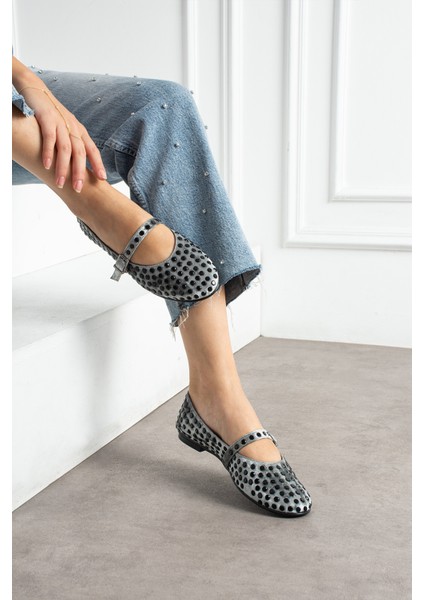 Ruby Kadife Taş Detaylı Bilekten Bağlamalı Kadın Babet