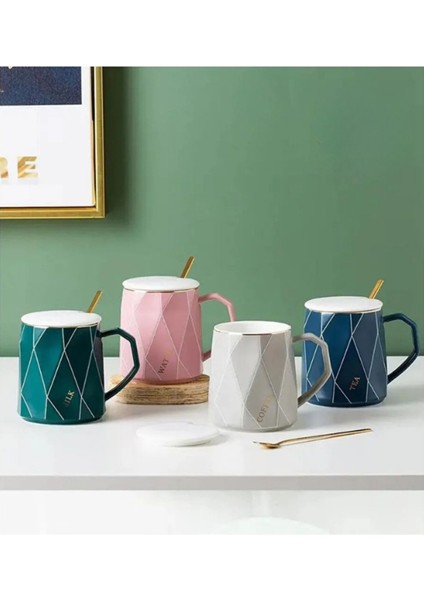 Geometrik Desenli Gold Kaşıklı Kapaklı Modern Seramik Kupa modelleri