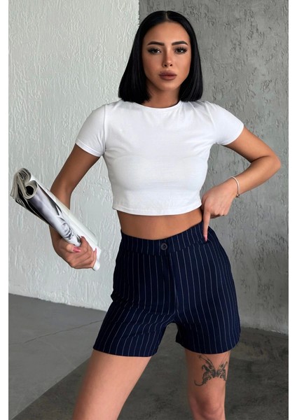 Zarif ve Şıklığı Bir Arada Sunan Yüksek Bel Krep Esnek Çimalı Çizgili Şort Lacivert ( Lisinya ) indirimleri