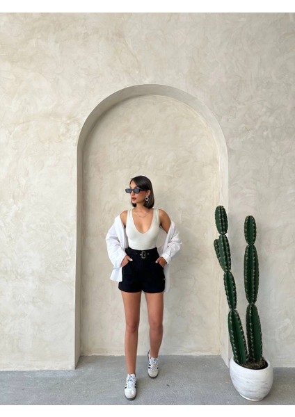 Kemer Detaylı Gabardin Şort Siyah S25289