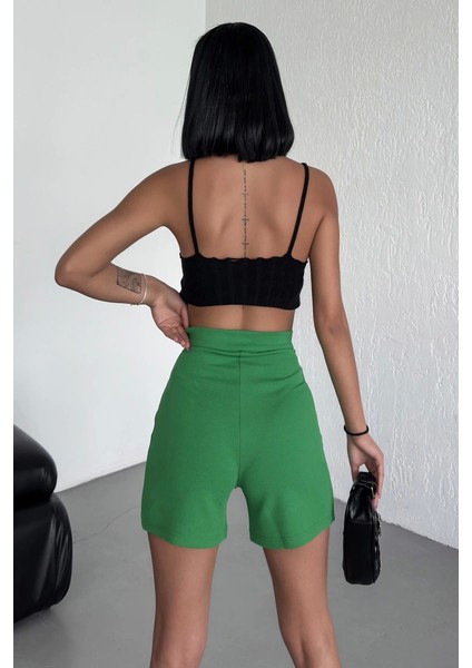 Tarz ve Rahatlığı Bir Arada Sunan Yüksek Bel Esnek Likralı Krep Şort Yeşil ( Lisinya ) fırsatları