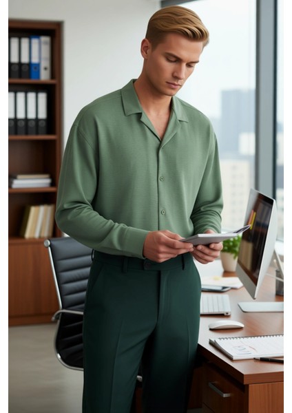 Erkek Oversize Fit Apaş Yaka Uzun Kollu Düz Desenli Dokuma Keten Görünümlü Gömlek Yaz Stili modelleri