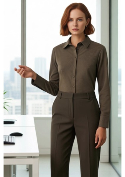 Kadınların Gündelik Şıklığını Tamamlayacak Süet Dokulu Regular Fit Uzun Kollu Gömlek Modeli modelleri