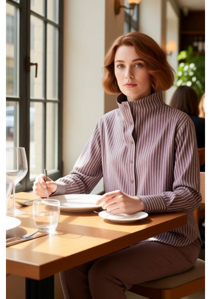 Kadın Çizgili Oversize Gömlek Modern Kesim ve Yüksek Yaka Detayları Ile Şıklık Sunar Rahat fiyatları