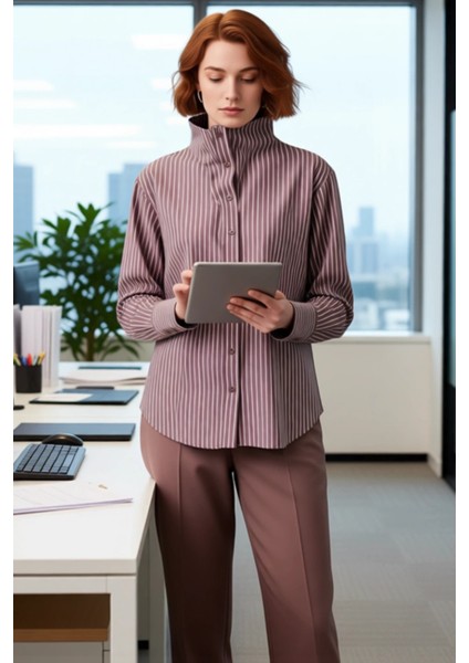 Kadın Çizgili Oversize Gömlek Modern Kesim ve Yüksek Yaka Detayları Ile Şıklık Sunar Rahat modelleri