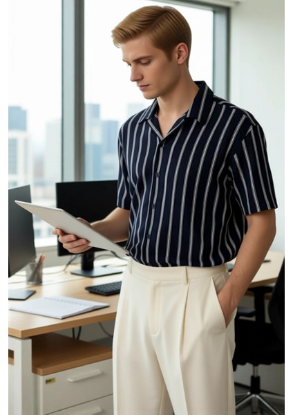 Erkek Bürümcük Çizgili Apaş Yaka Kısa Kollu Gömlek Fonksiyonel Dayanıklı Kaliteli Konforlu modelleri