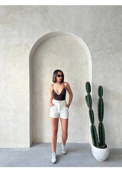 Kemer Detaylı Gabardin Şort Krem S25289