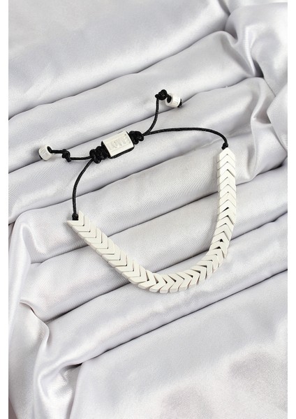 Pirinç Asansörlü Beyaz Juju Kadın Bileklik - Lisinya