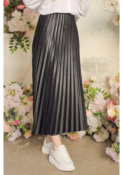 Zarif ve Modern Pileli Parlak Krep Gizli Lastikli Siyah Etek ( Lisinya )