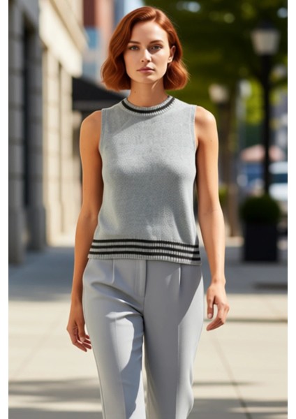 Kadın Bisiklet Yaka Triko Kolsuz Üst Şıklık ve Konfor Bir Arada Kaliteli Şık Rahat Modern Zarif