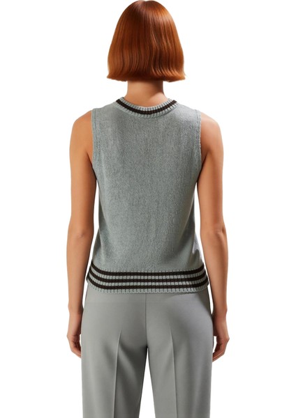 Kadın Bisiklet Yaka Triko Kolsuz Üst Şıklık ve Konfor Bir Arada Kaliteli Şık Rahat Modern Zarif fırsatları