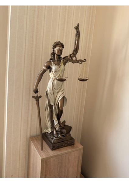 Themis Adalet Heykeli fırsatları