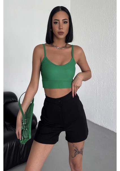 Tarz ve Rahatlığı Bir Arada Sunan Yüksek Bel Esnek Likralı Krep Şort Siyah ( Lisinya )