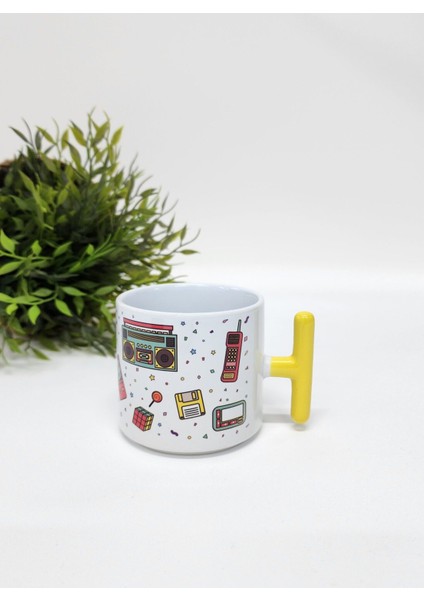 Isme Özel Kişiye Özel Kırmızı 90’lar Tasarımlı Retro Porselen T Kupa Bardak Latte Fincanı modelleri