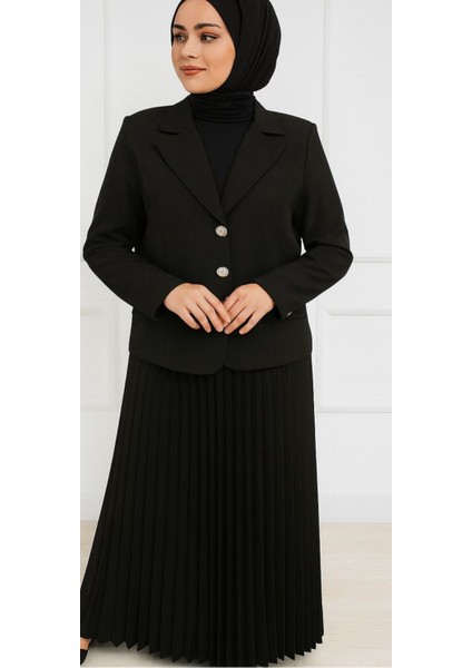 Iki Düğmeli Ceketli Piliseli Etekli Takım