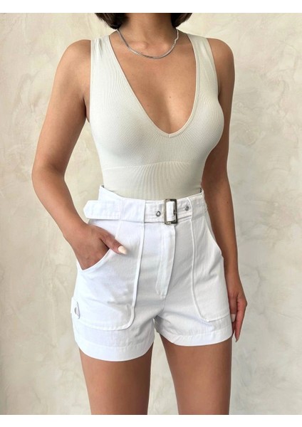 Kemer Detaylı Gabardin Şort Beyaz S25289