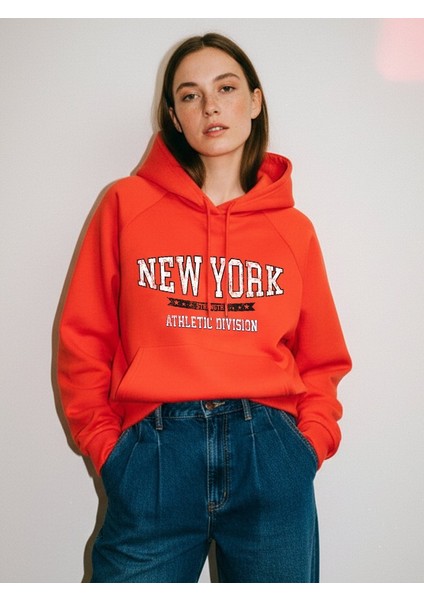 Uzun Kollu Slogan Baskılı Kapüşonlu Kırmızı Sweatshırt