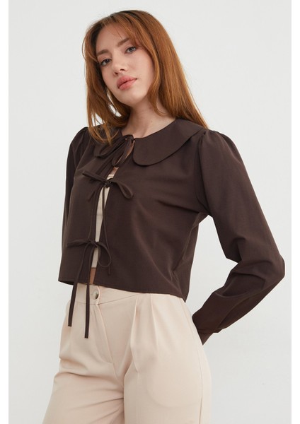 Bebe Yaka Önden Bağlamalı Crop Bluz