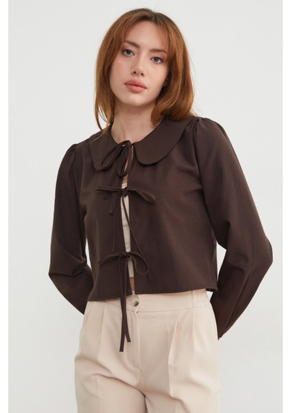 Bebe Yaka Önden Bağlamalı Crop Bluz indirimleri