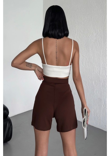 Tarz ve Rahatlığı Bir Arada Sunan Yüksek Bel Esnek Likralı Krep Şort Kahverengi ( Lisinya ) indirimleri