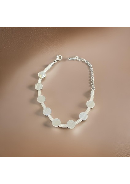 Gümüş Renk Parlak Yuvarlak Detaylı Antialerjik Kadın Çelik Bileklik fiyatları