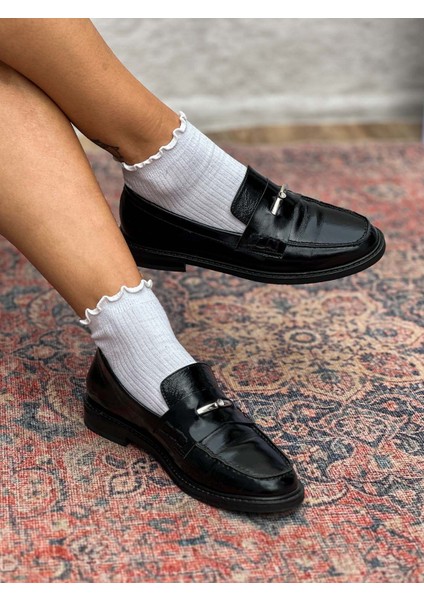 Delos Deri Toka Detaylı Siyah Rugan Kadın Loafer fiyatları