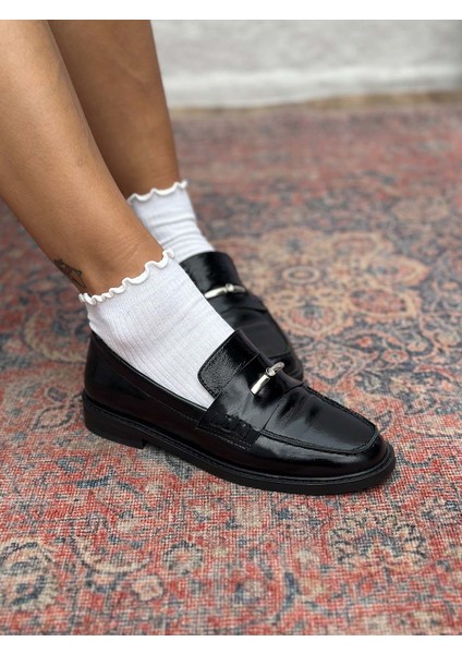 Delos Deri Toka Detaylı Siyah Rugan Kadın Loafer fırsatları