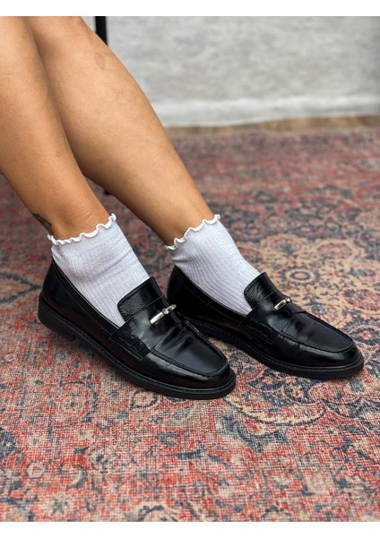 Delos Deri Toka Detaylı Siyah Rugan Kadın Loafer indirimleri