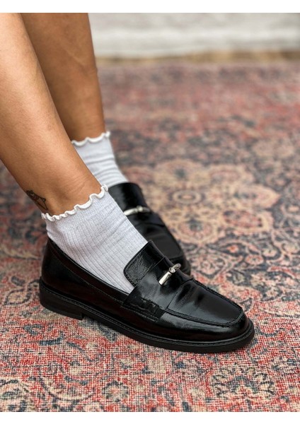Delos Deri Toka Detaylı Siyah Rugan Kadın Loafer