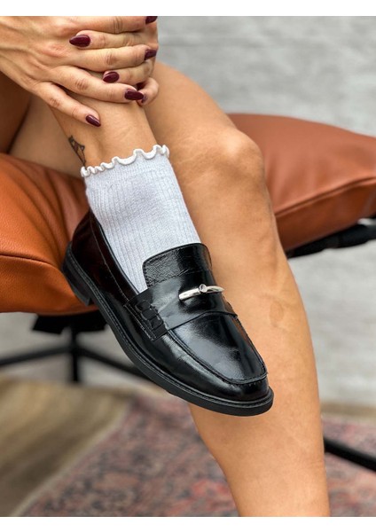 Delos Deri Toka Detaylı Siyah Rugan Kadın Loafer