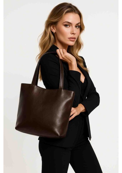 Klasik Tarz Kahverengi Omuz Çantası – Günlük ve Ofis Kullanımına Uygun