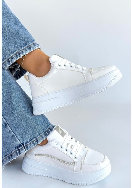 Natte Beyaz Cilt Bağcıklı Spor Ayakkabı - Lisinya fiyatları