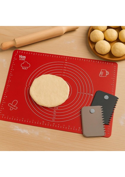 Store Hamur Açma Matı 50X40 cm ve 3&apos;lü Plastik Kesme Kazıma Aparatı – Silikon Kaymaz Mat + Çok Amaçlı Mutfak Kazıyıcı Seti (Kırmızı)