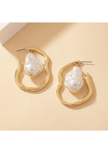 Sevil Gülgün Atelier Trend Barok İnci Detaylı Gold Halka Küpe Asimetrik İnci Sallantılı Modern Şık Küpe indirimleri