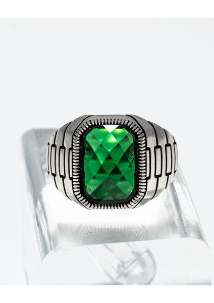 Zümrüt Yeşili Taşlı 925 Ayar Gümüş Erkek Yüzük – Modern ve Karizmatik Tasarım