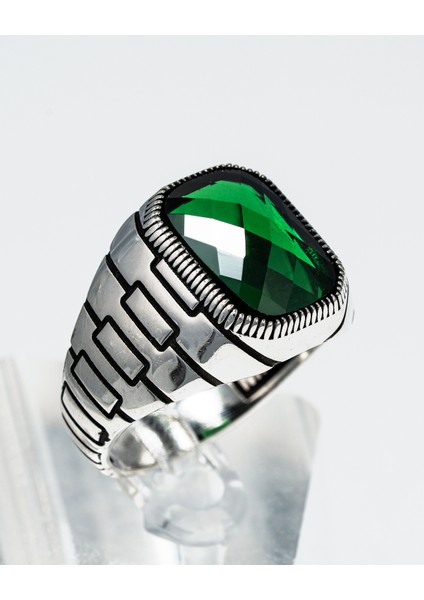 Zümrüt Yeşili Taşlı 925 Ayar Gümüş Erkek Yüzük – Modern ve Karizmatik Tasarım fiyatları