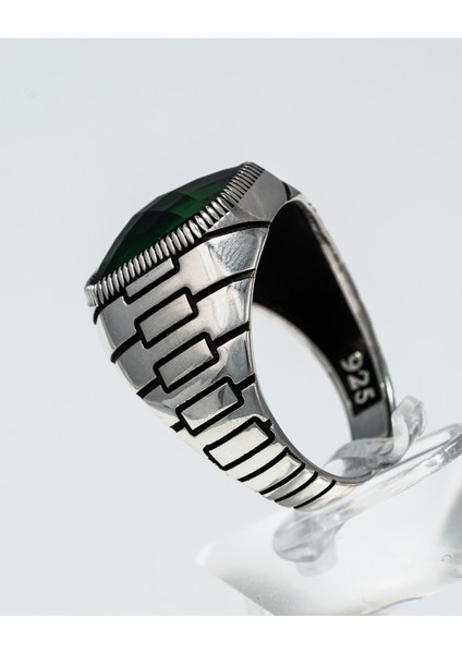 Zümrüt Yeşili Taşlı 925 Ayar Gümüş Erkek Yüzük – Modern ve Karizmatik Tasarım modelleri