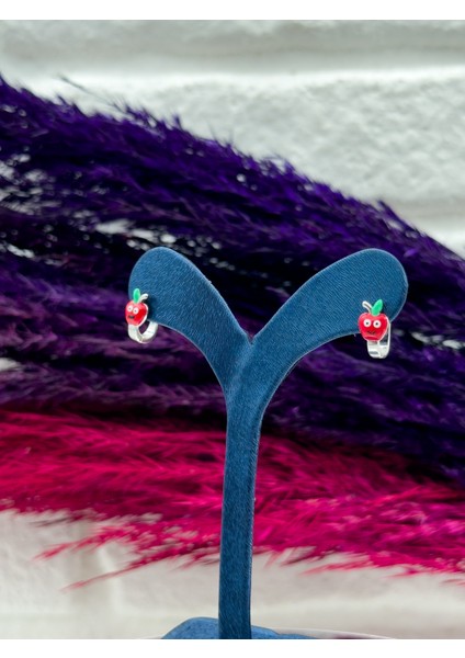 925 Ayar Gümüş Elma Figürlü Zarif Kız Çocuk Küpesi