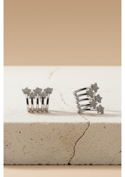 Yıldızlı Gece Esintisi: Beş Sıralı Gümüş Tonu Zirkon Yıldız Küpe fiyatları